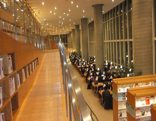 使用午夜福利免费网站防火板裝修的浦東圖書館